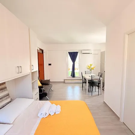 Terrace Apartment *